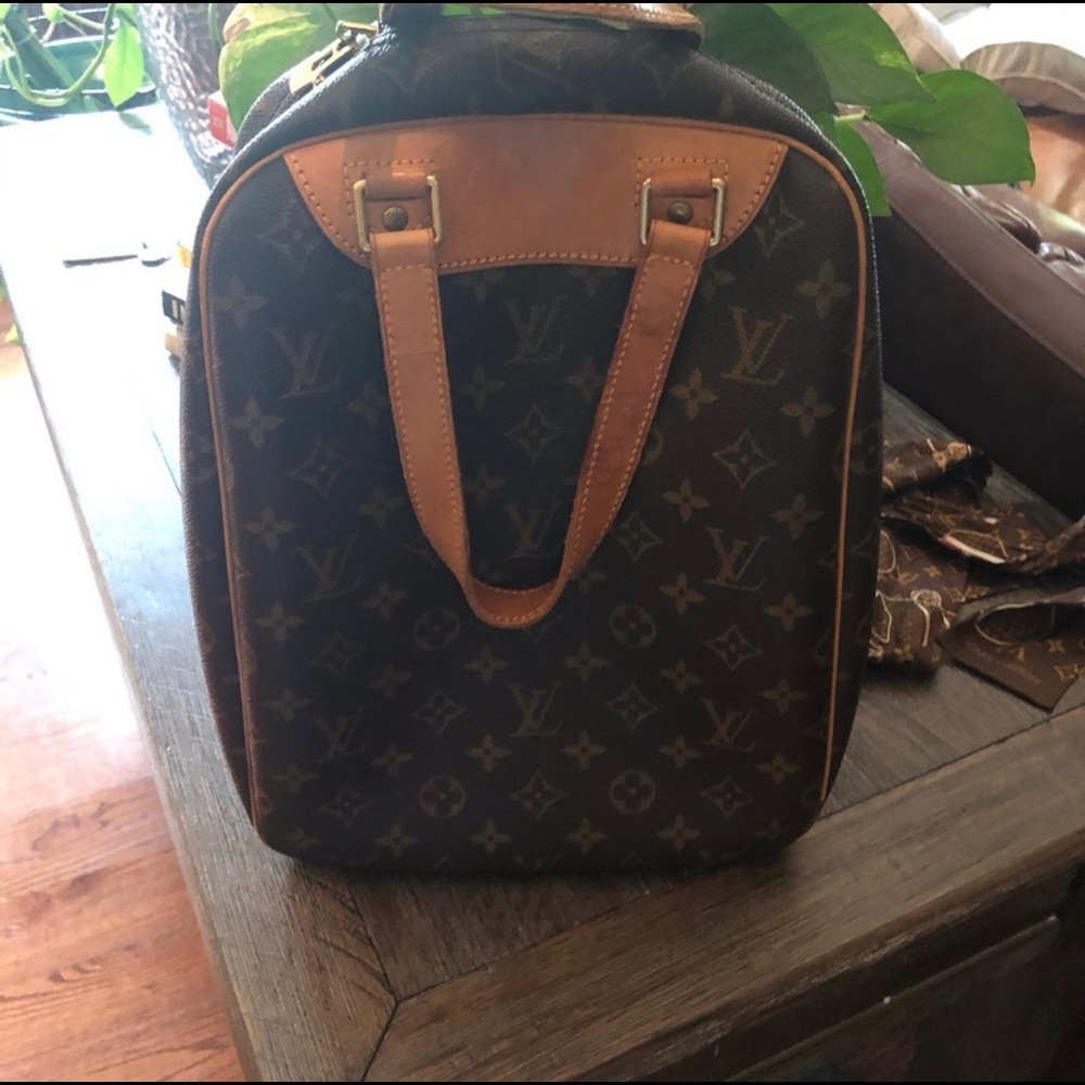 Authentic Louis Vuitton Excursion - image 6